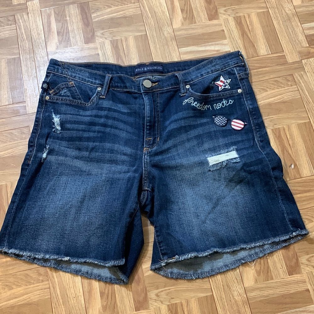 Rock & Republic Bumpershoot  denim shorts with flag star and sunglass patches